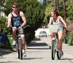 miley_cyrus_in_short_shorts_and_a_tank_top_012.jpg