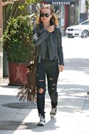 CU-Olivia Wilde out and about in Venice Beach-04.jpg