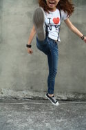 white-t-shirt-blue-jeans-black-converse-shoes-black_400nn.jpg