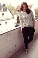 white-vero-moda-t-shirt-black-amisu-pants-blue-only-jacket-black-converse-_400.jpg