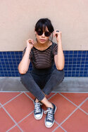 vintage-t-shirt-vintage-jumper-nastygal-jeans-converse-chuck-taylors-shoes-_400.jpg