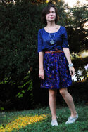 blue-bdg-t-shirt-purple-h-m-dress-silver-moms-necklace-silver-grandmoms-br_400.jpg