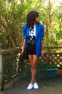 white-keds-shoes-black-shorts-white-t-shirt-blue-vintage-blazer_400.jpg