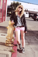 krystal_simpson_isabel_marant_pink_shorts_converse_madewell_rayban_44.jpg