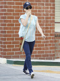 69914_Preppie_Natalie_Portman_running_errands__in_LA_1_122_495lo.jpg