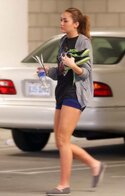 Miley Cyrus in Ash TOMS Espadrilles 2a.jpg