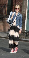 Olivia-Wilde-out-and-about-in-the-West-Village003.jpg