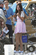 SELENA-GOMEZ-and-Nat-Wolff-Kiss-on-the-Set-of-Parental-Guidance-Suggested-4.jpg