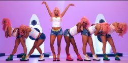 Nicki-Minaj-dr-martins.jpg