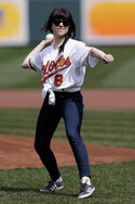 Carly+Rae+Jepsen+Minnesota+Twins+v+Baltimore+TppQeW-blFvl.jpg