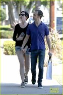 anne-hathaway-adam-shulman-victory-awards-couple-12.jpg