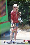 naomi-watts-bob-makes-us-melt-memorial-day-weekend-03.jpg