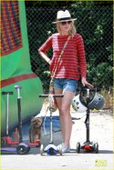 naomi-watts-bob-makes-us-melt-memorial-day-weekend-07.jpg