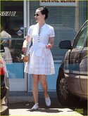 dita-von-teese-knows-how-to-wear-summer-white-for-lunch-01.jpg