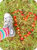 Coeur_en_fraises_et_converse_by_fresh_little_world.jpg