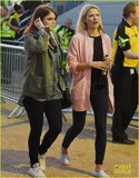 ellie-goulding-supports-pal-prince-harry-at-the-invictus-games-03.jpg