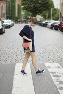 canda-shirt-zara-lace-shorts-keds-sneaker-hallhuber-bag-1.jpg