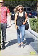 chloe-moretz-hair-salon-stop-before-bday-trip-06.jpg