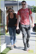 chloe-moretz-hair-salon-stop-before-bday-trip-08.jpg