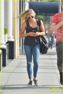 chloe-moretz-hair-salon-stop-before-bday-trip-20.jpg