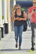 chloe-moretz-hair-salon-stop-before-bday-trip-24.jpg