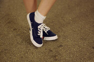 levis-shorts-cos-shirt-keds-sneakers-5.jpg