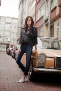 viktoriya sener tie bow-tie.com turkish ukranian fashion blogger-kill city jeans top converse wh.jpg