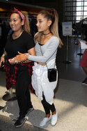 Ariana_Grande-066-Mansion_of_Celebs.jpg