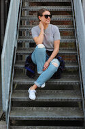 Grey-TShirt-Outfit-White-Keds-Monica-Beatrice-Welburn-The-Elgin-Avenue.jpg