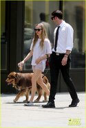 amanda-seyfried-hugh-jackman-catches-play-way-we-get-by-05.jpg