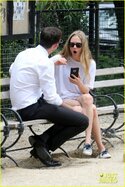 amanda-seyfried-hugh-jackman-catches-play-way-we-get-by-09.jpg