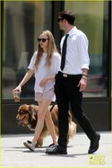 amanda-seyfried-hugh-jackman-catches-play-way-we-get-by-12.jpg