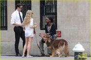 amanda-seyfried-hugh-jackman-catches-play-way-we-get-by-15.jpg