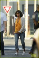 halle-berry-kidnap-yellow-tank-top-04.jpg