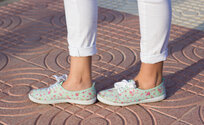 zapatillas-pastel-flores.jpg