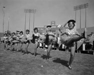 The-Raiders’-cheerleaders-perform-at-a-game-on-Sept.-26-1961-at-Candlestick-Park.-768x611.jpg
