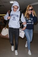 bella-thorne-at-los-angeles-international-airport-08-04-2015_3.jpg