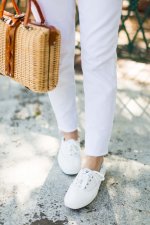 How-To-Style-White-Jeans-With-White-Sneakers-Poor-Little-It-Girl-12.jpg