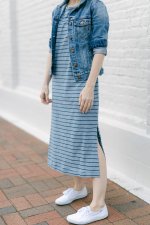 T-Shirt-Dress-Outfit-with-Sneakers-01.jpg
