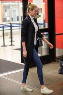 Kate-Upton-in-Skinny-Jeans-at-LAX--03.jpg