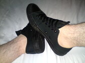 Black_Converse_2_by_tfg99.jpg