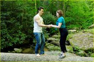 abigail-breslin-colt-prattes-dirty-dancing-lift-01.jpg