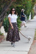 ana-de-armas-walking-her-dog-santa-monica-10.jpg