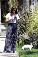 ana-de-armas-in-maxi-skirt-and-white-t-shirt-05-08-2020-6.jpg