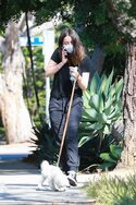 ana-de-armas-in-casual-outfit-walking-her-dog-in-venice-05-15-2020-12.jpg