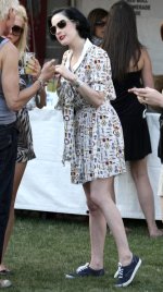 Dita+Von+Teese+Celebs+Attending+Coachella+eD1BI-WOxZ8l.jpg