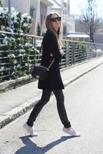 vanja, fashion and style blog, h&m sneakers, glitter sneakers, ray ban,.JPG