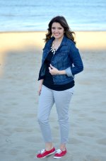 spring-beach-wear-cropped-pants-keds-denim-jacket.jpg