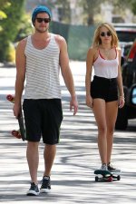 Miley Cyrus - out skateboarding-09.jpg