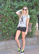 Vans_Sneakers_YSL_Shorts_Necklace_Lara_Martin_Gilarranz_Bymyheels (1).JPG